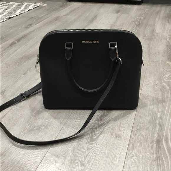 Michael Kors black handbag - Picture 1 of 10